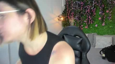 Sarah Deyvis online show from January 14, 4:01 pm