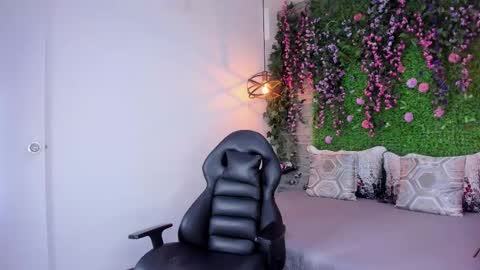 Sarah Deyvis online show from March 5, 2:51 am