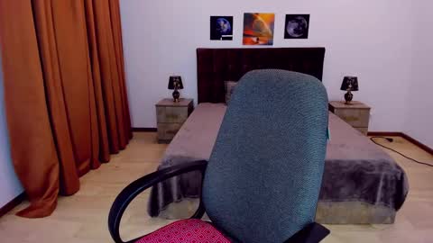 Snapshot of sarahmils chatting on December 18, 12:40 pm Sarah online show from December 18, 12:40 pm