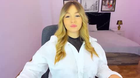 Snapshot of sarahmils chatting on January 20, 1:21 pm Sarah online show from January 20, 1:21 pm