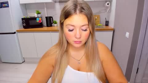 Snapshot of sarahmils chatting on October 19, 3:12 pm Sarah online show from October 19, 3:12 pm