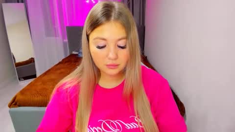 Snapshot of sarahmils chatting on November 6, 2:29 pm Sarah online show from November 6, 2:29 pm