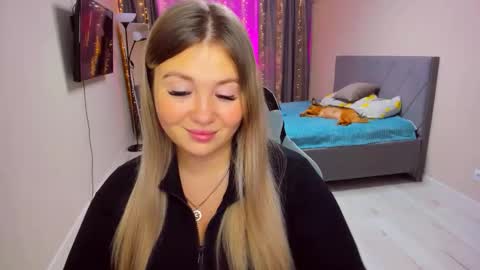 Snapshot of sarahmils chatting on December 2, 5:19 pm Sarah online show from December 2, 5:19 pm