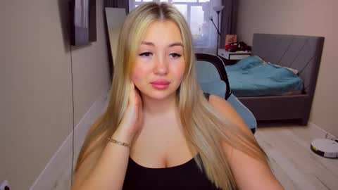 Sarah online show from April 5, 12:24 pm