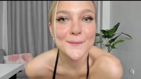 Snapshot of sarahphyllis chatting on September 23, 7:39 pm sarahphyllis online show from September 23, 7:39 pm