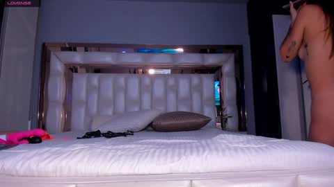 Snapshot of sarahpreston1 chatting on January 13, 12:51 am Sarah online show from January 13, 12:51 am