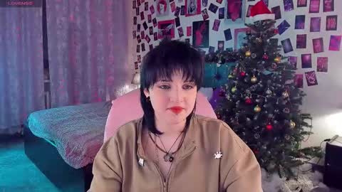 Snapshot of sarahshelby chatting on December 15, 3:05 pm Sarah online show from December 15, 3:05 pm