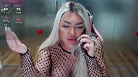 Snapshot of sarahstone_ chatting on November 18, 7:46 am Sarah online show from November 18, 7:46 am