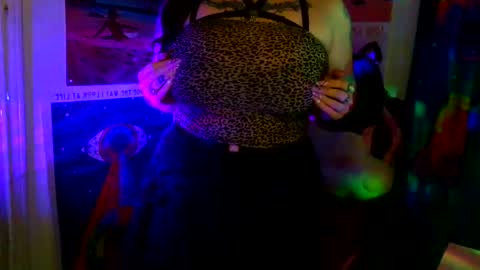 Sarah T online show from April 4, 5:16 am