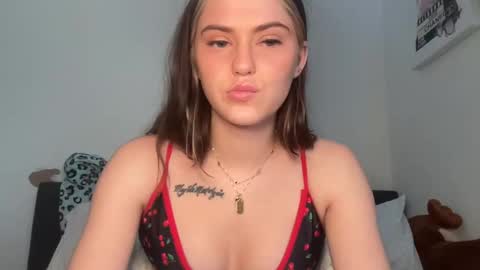 Snapshot of sarahxaoliver1 chatting on November 14, 5:55 pm SarahxOliver online show from November 14, 5:55 pm