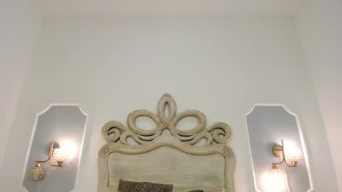 Snapshot of saralloyd chatting on December 19, 2:35 pm Sara online show from December 19, 2:35 pm