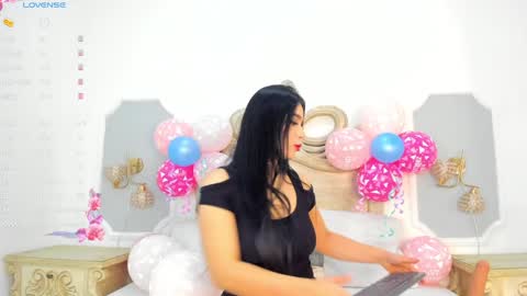 Snapshot of saralloyd chatting on January 13, 11:30 am Sara online show from January 13, 11:30 am