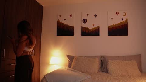 Snapshot of saraparisi_ chatting on October 23, 10:52 pm Sara online show from October 23, 10:52 pm