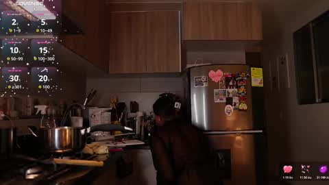 Snapshot of saraparisi_ chatting on November 12, 11:36 pm Sara online show from November 12, 11:36 pm