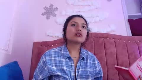 Snapshot of sarastonesx chatting on December 13, 5:38 am sarastonesx online show from December 13, 5:38 am