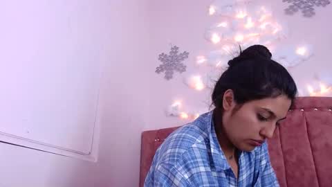 Snapshot of sarastonesx chatting on December 13, 9:24 am sarastonesx online show from December 13, 9:24 am