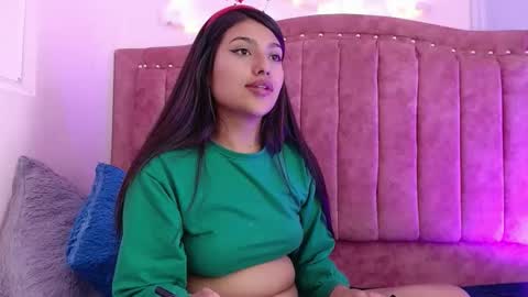 Snapshot of sarastonesx chatting on December 14, 8:45 am sarastonesx online show from December 14, 8:45 am