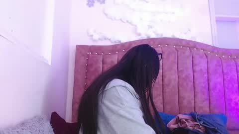 Snapshot of sarastonesx chatting on January 10, 9:44 am sarastonesx online show from January 10, 9:44 am