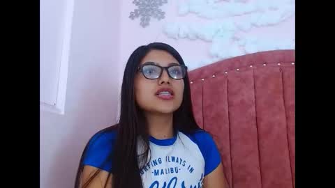 Snapshot of sarastonesx chatting on January 19, 10:39 am sarastonesx online show from January 19, 10:39 am