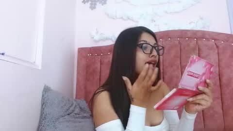 Snapshot of sarastonesx chatting on January 20, 9:13 am sarastonesx online show from January 20, 9:13 am