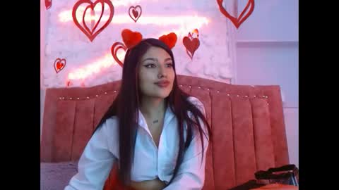 Snapshot of sarastonesx chatting on February 14, 3:11 am sarastonesx online show from February 14, 3:11 am