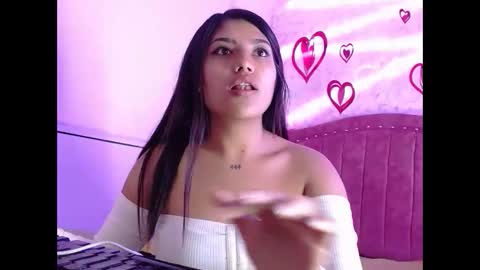 Snapshot of sarastonesx chatting on February 17, 3:15 am sarastonesx online show from February 17, 3:15 am