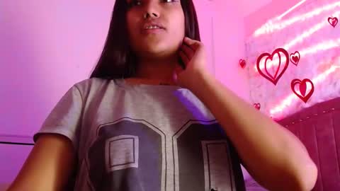 Snapshot of sarastonesx chatting on February 21, 3:01 am sarastonesx online show from February 21, 3:01 am