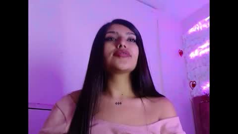 Snapshot of sarastonesx chatting on March 10, 10:37 am sarastonesx online show from March 10, 10:37 am