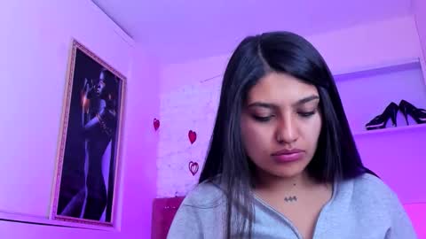 Snapshot of sarastonesx chatting on October 2, 9:05 am sarastonesx online show from October 2, 9:05 am