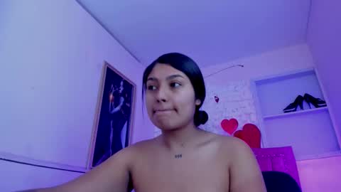 Snapshot of sarastonesx chatting on October 8, 10:35 am sarastonesx online show from October 8, 10:35 am