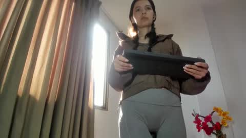 Snapshot of sarasweet_4 chatting on September 23, 1:03 pm Sara online show from September 23, 1:03 pm