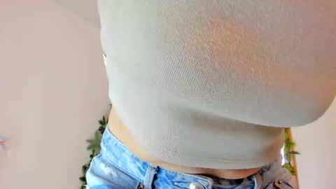 Snapshot of sarawagner_ chatting on September 8, 6:40 pm online show from September 8, 6:40 pm