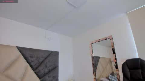 Snapshot of sarawagner_ chatting on September 25, 6:11 pm online show from September 25, 6:11 pm