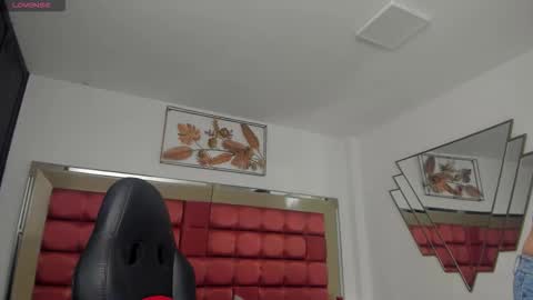 Snapshot of sarawagner_ chatting on October 9, 12:08 am online show from October 9, 12:08 am