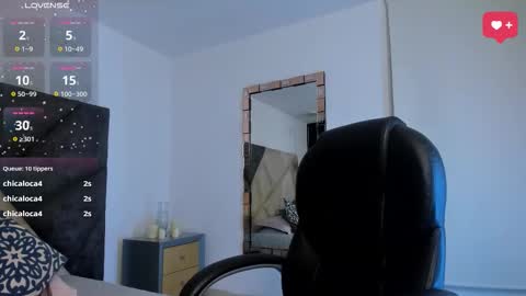 Snapshot of sarawagner_ chatting on October 21, 12:33 am online show from October 21, 12:33 am