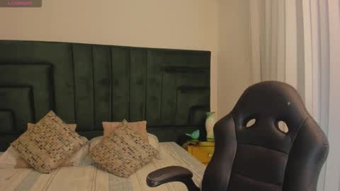 Snapshot of sarawagner_ chatting on October 24, 12:19 am online show from October 24, 12:19 am