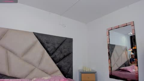 Snapshot of sarawagner_ chatting on December 2, 11:56 pm online show from December 2, 11:56 pm