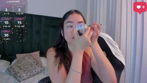 Snapshot of sarawagner_ chatting on January 15, 1:54 am online show from January 15, 1:54 am