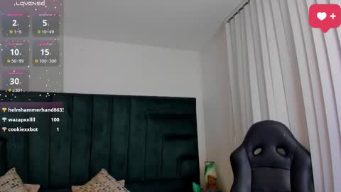 Snapshot of sarawagner_ chatting on February 3, 2:53 am online show from February 3, 2:53 am