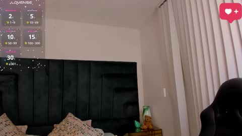 Snapshot of sarawagner_ chatting on February 5, 1:32 am online show from February 5, 1:32 am