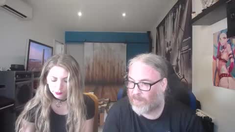 Snapshot of saruandjay chatting on October 1, 8:20 am Giselle and Jay online show from October 1, 8:20 am