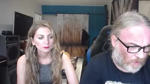 Snapshot of saruandjay chatting on October 3, 11:18 am Giselle and Jay online show from October 3, 11:18 am