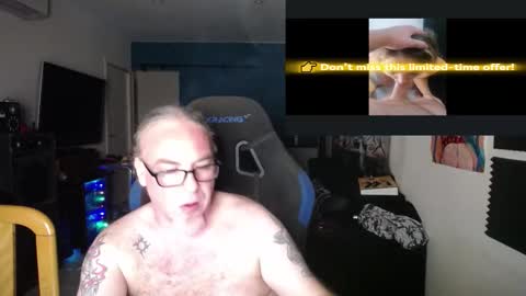 Snapshot of saruandjay chatting on October 12, 10:42 pm Giselle and Jay online show from October 12, 10:42 pm