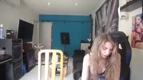 Snapshot of saruandjay chatting on October 13, 10:48 am Giselle and Jay online show from October 13, 10:48 am