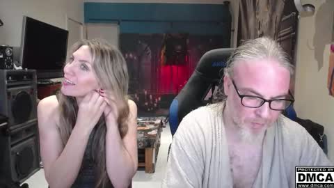 Snapshot of saruandjay chatting on October 28, 7:12 am Giselle and Jay online show from October 28, 7:12 am