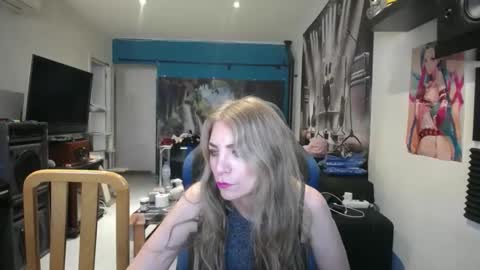 Snapshot of saruandjay chatting on November 21, 11:31 am Giselle and Jay online show from November 21, 11:31 am