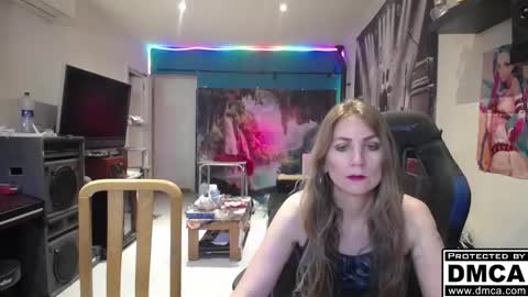 Snapshot of saruandjay chatting on November 25, 10:26 am Giselle and Jay online show from November 25, 10:26 am