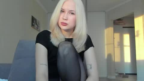 Snapshot of sasha_bell_ chatting on October 15, 3:50 am Sasha online show from October 15, 3:50 am
