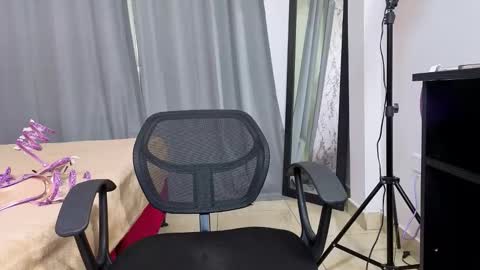 Snapshot of sasha_val chatting on October 31, 8:10 pm sasha_val online show from October 31, 8:10 pm