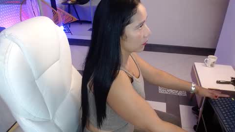 Snapshot of sashaavixen chatting on October 22, 12:05 pm Sasha online show from October 22, 12:05 pm